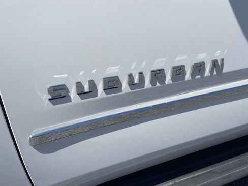 Used 2017 Chevrolet Suburban LT RWD image 9