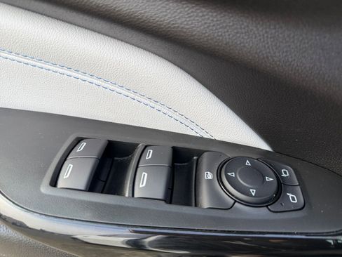 Used 2025 Chevrolet Trax LT w/ LT Convenience Package image 20