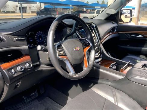 Used 2017 Cadillac Escalade Premium Luxury image 18