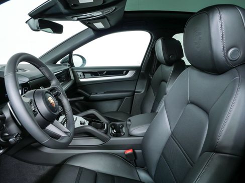 New 2026 Porsche Cayenne Coupe AWD/4WD image 5