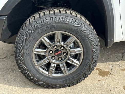 New 2026 GMC Sierra 1500 AT4X w/ LPO, Black Badging Package AWD/4WD image 15