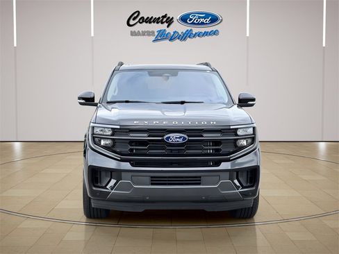 New 2025 Ford Expedition Active image 11