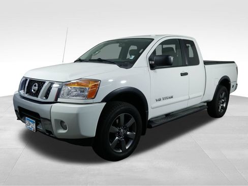 Used 2015 Nissan Titan SV w/ SV Value Truck Package AWD/4WD image 5