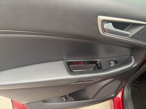 Used 2019 Ford Edge SEL AWD/4WD image 12