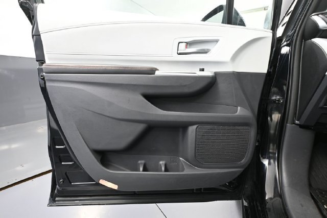 Used 2021 Toyota Sienna XSE FWD image 13