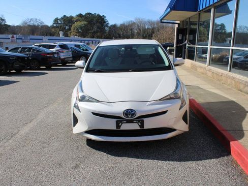 Used 2018 Toyota Prius One image 2