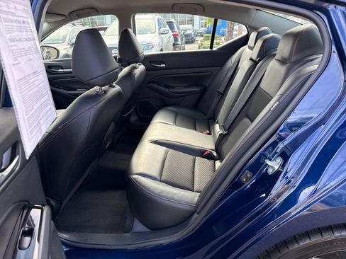 Used 2023 Nissan Altima 2.5 SR FWD image 13