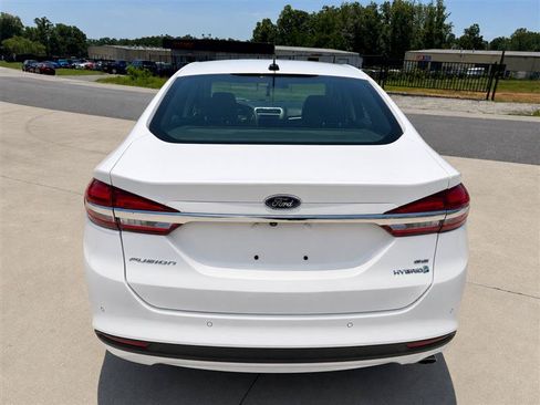 Used 2017 Ford Fusion SE w/ Equipment Group 602A FWD image 6
