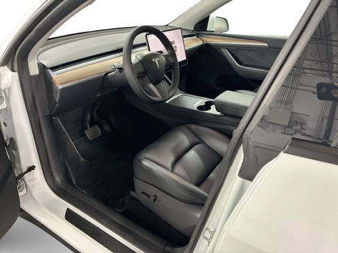 Certified 2023 Tesla Model Y Long Range AWD/4WD image 9