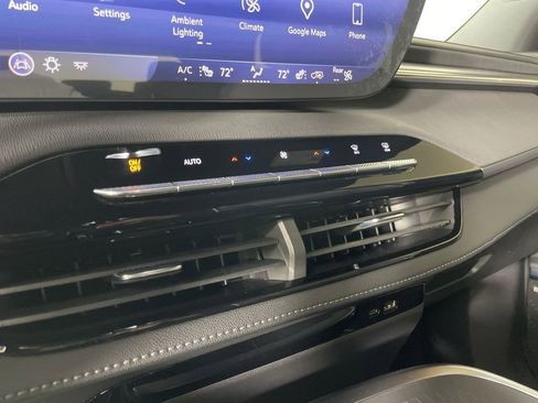 Used 2025 Buick Enclave Sport Touring image 17