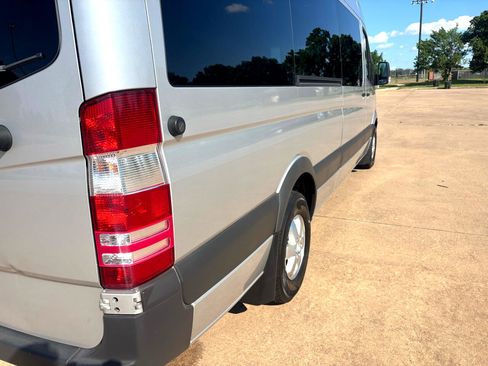 Used 2007 Dodge Sprinter 2500 w/ Cooling Group image 45