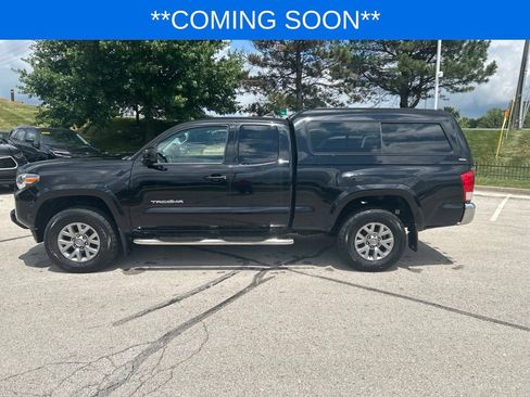 Used 2017 Toyota Tacoma SR5 w/ Tow Package AWD/4WD image 8