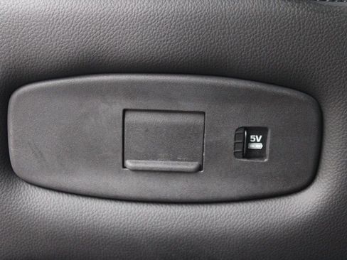 Certified 2025 Land Rover Discovery S image 29