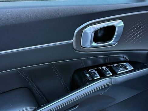 Used 2023 Kia Sorento SX image 12