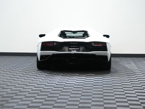 Used 2018 Lamborghini Aventador S image 7