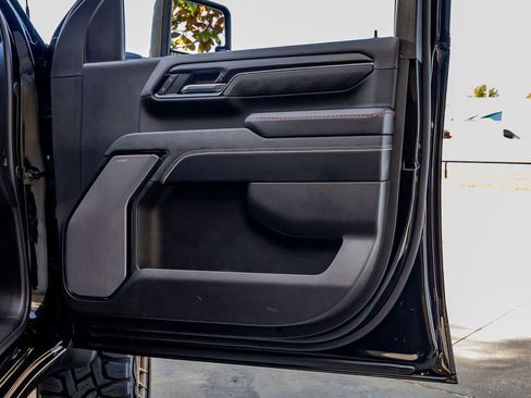 Used 2025 GMC Sierra 2500 AT4X image 36