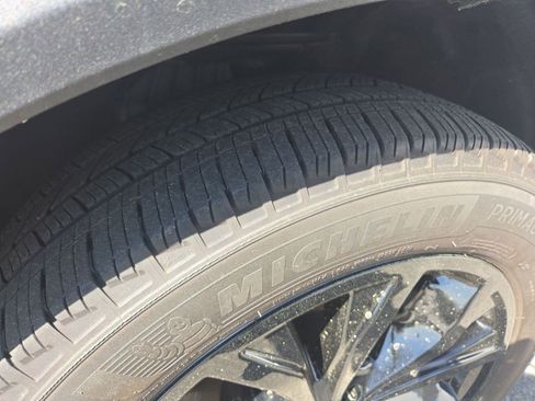 Used 2023 Ford Explorer Limited image 22