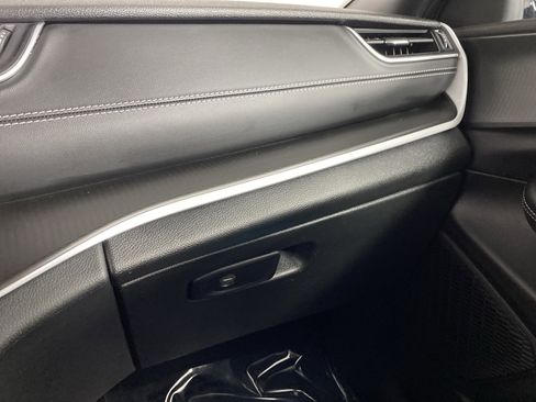 Used 2025 Jeep Grand Cherokee Altitude AWD/4WD image 31