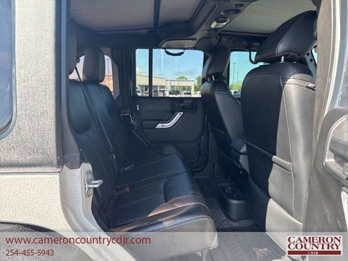 Used 2017 Jeep Wrangler Unlimited Rubicon w/ Cold Weather Group AWD/4WD image 15