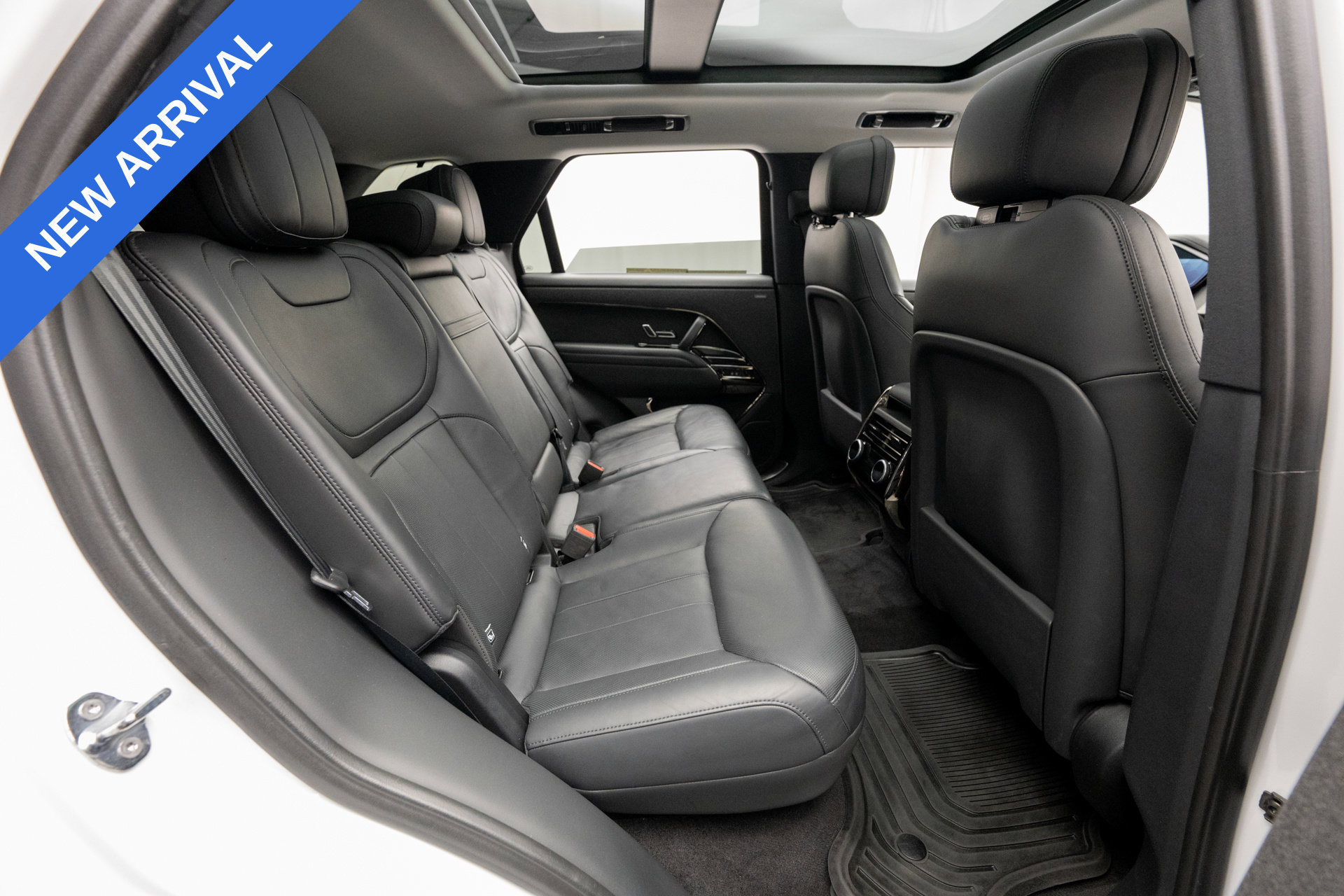 Used 2023 Land Rover Range Rover Sport SE AWD/4WD image 18