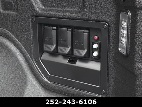 Used 2024 GMC Sierra EV Denali AWD/4WD image 38