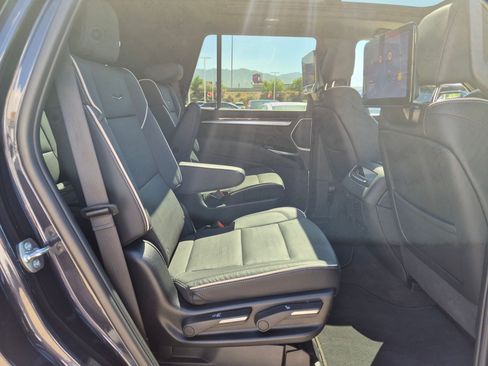 Used 2025 Cadillac Escalade Premium Luxury AWD/4WD image 28