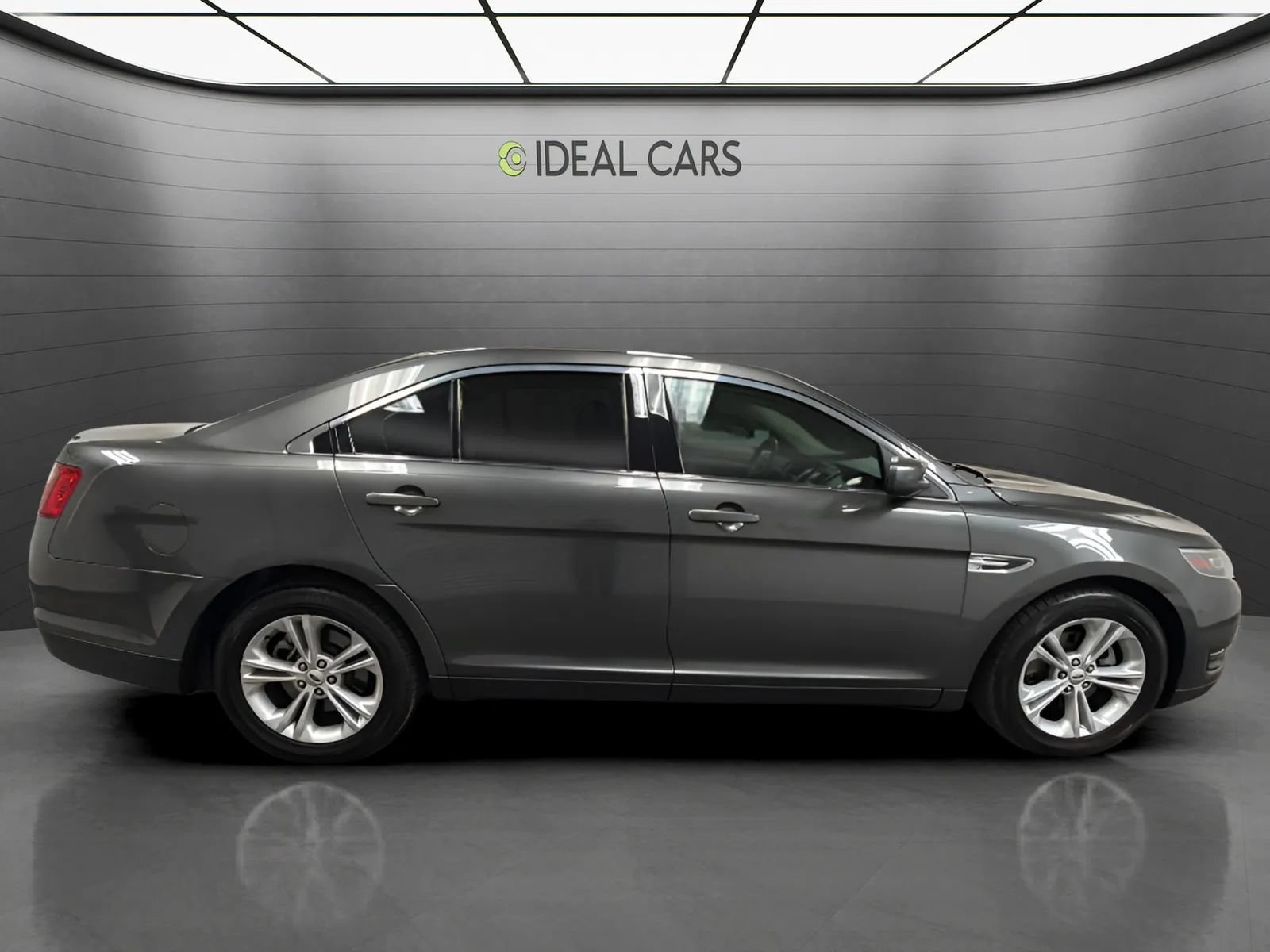 Used 2017 Ford Taurus SEL AWD/4WD image 4