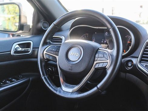 Used 2018 Jeep Grand Cherokee Altitude image 21