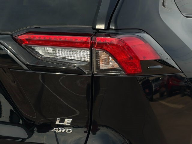 Certified 2025 Toyota RAV4 LE AWD/4WD image 29