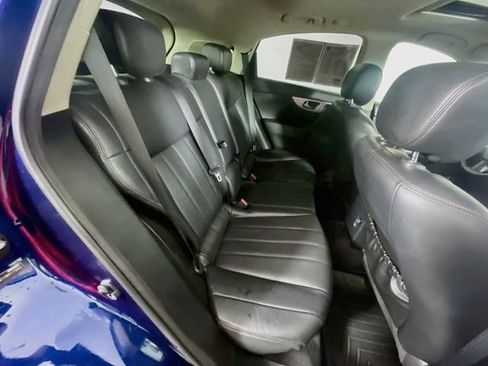 Used 2017 INFINITI QX70 AWD w/ Premium Package image 30