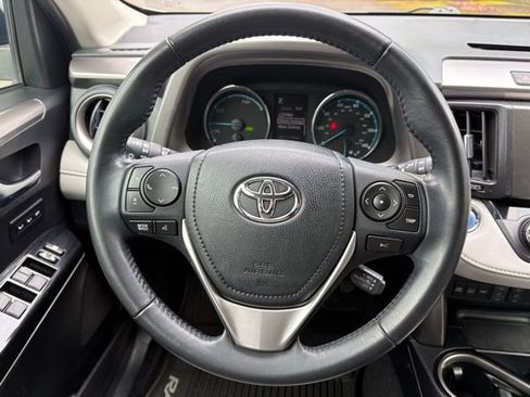 Used 2018 Toyota RAV4 Limited w/ Advanced Technology Package AWD/4WD image 16