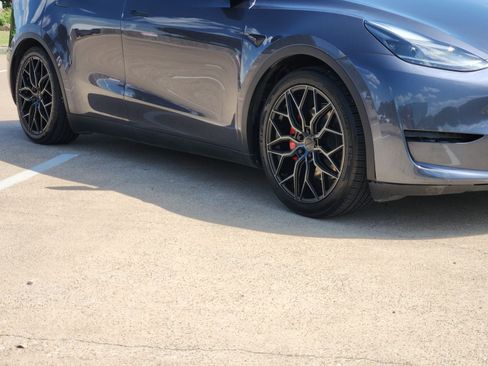 Used 2023 Tesla Model Y Performance AWD/4WD image 11