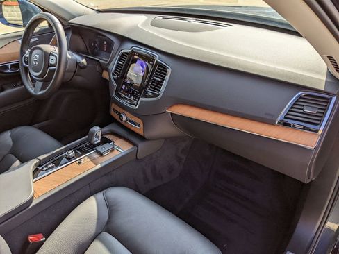Certified 2025 Volvo XC90 B6 Plus AWD/4WD image 21