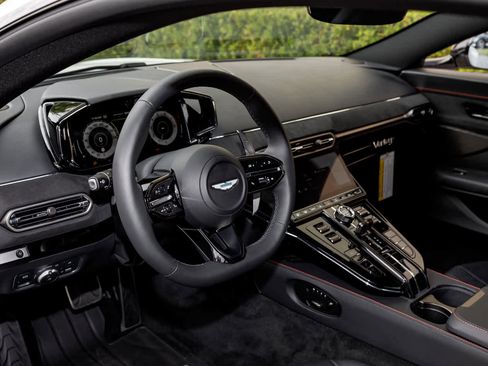 Used 2025 Aston Martin V8 Vantage Coupe image 10