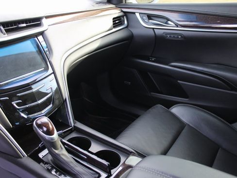 Used 2016 Cadillac XTS Luxury image 15