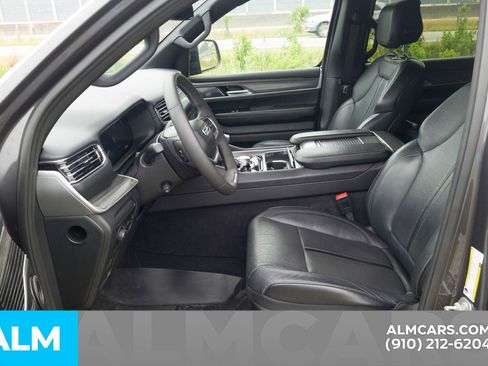 Used 2024 Jeep Wagoneer L Series II w/ Flexible Seating Group RWD image 17