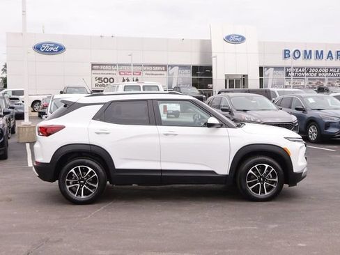 Used 2025 Chevrolet TrailBlazer LT AWD/4WD image 5