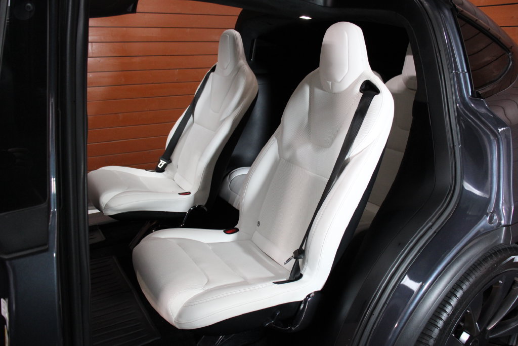 Used 2023 Tesla Model X AWD/4WD image 9