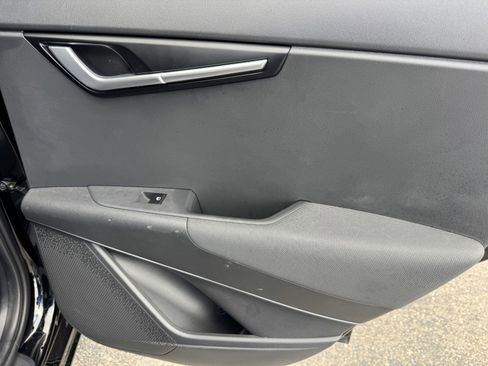 Used 2023 Kia Niro EX image 11