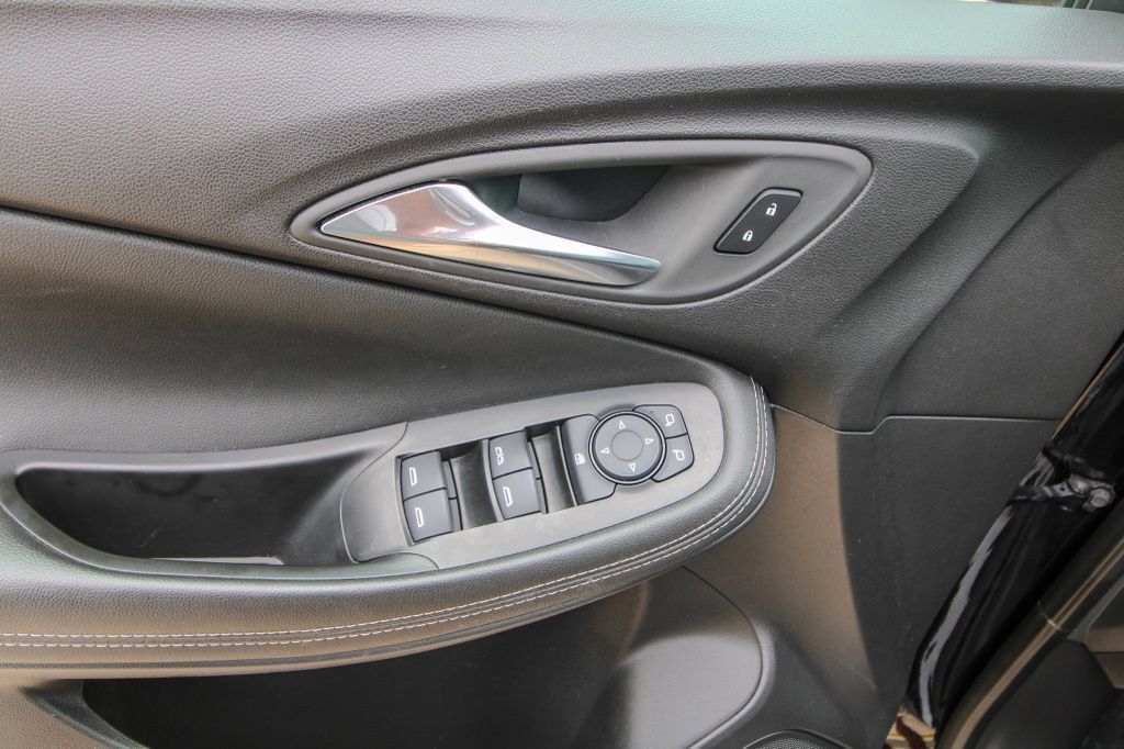 Used 2025 Buick Encore GX Preferred AWD/4WD image 12