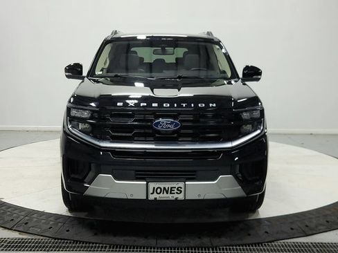 Used 2025 Ford Expedition Platinum w/ Driver's Package AWD/4WD image 3