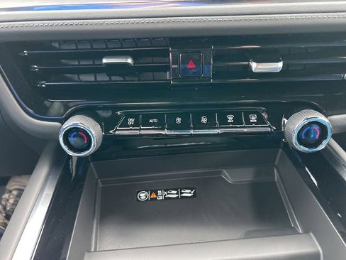 New 2026 Chevrolet Suburban Z71 image 13