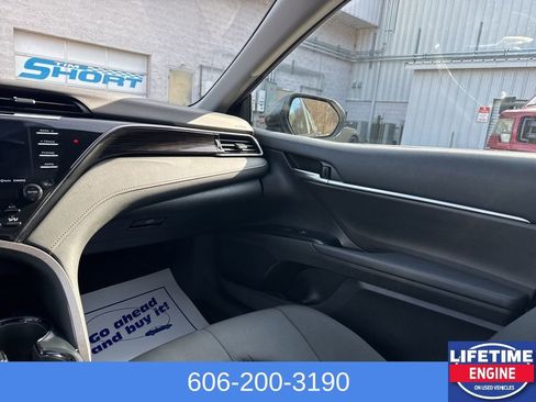 Used 2020 Toyota Camry LE image 18