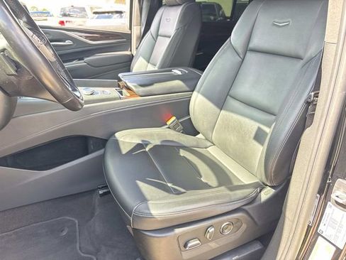 Used 2023 Cadillac Escalade ESV Luxury RWD image 19