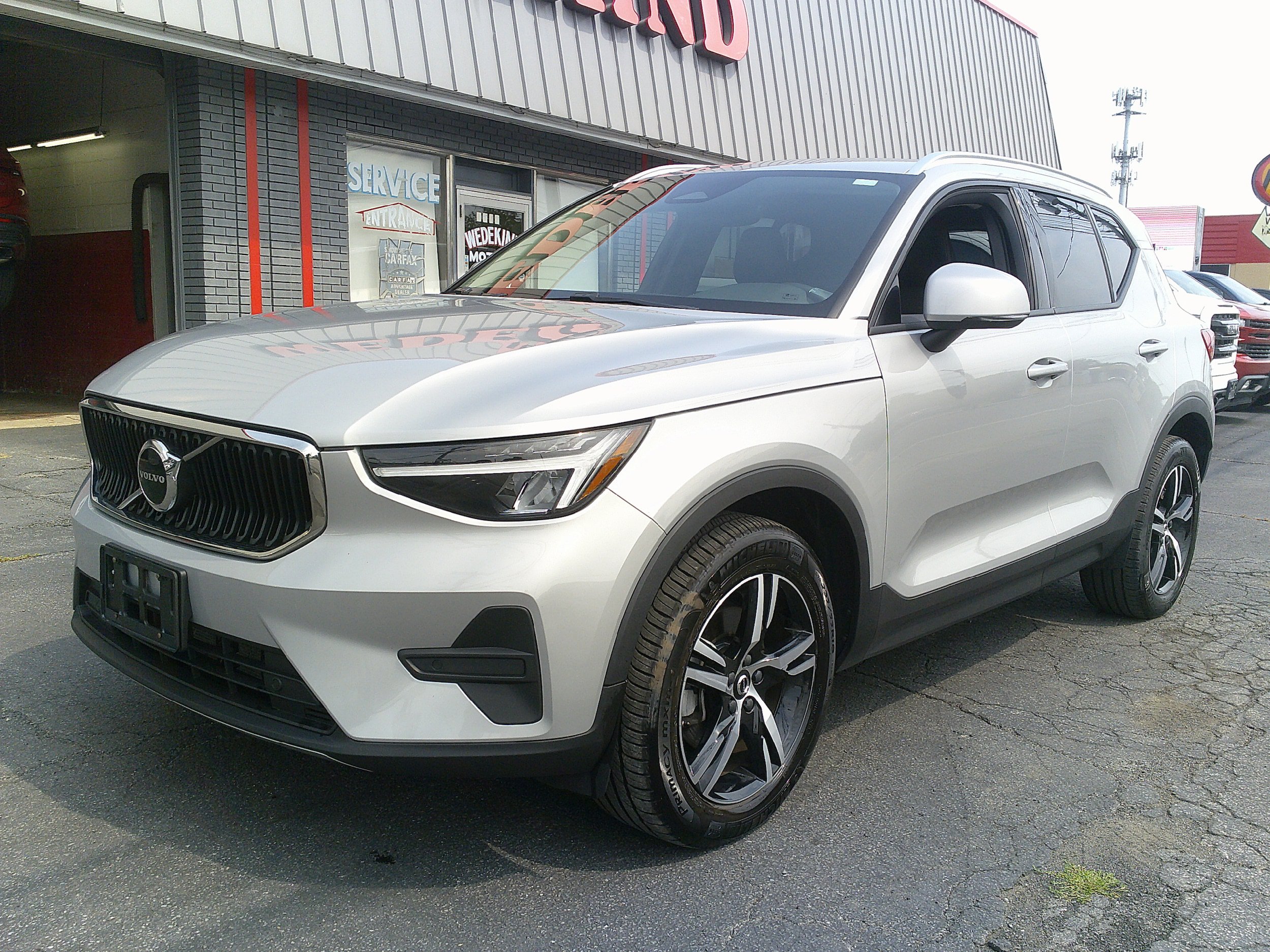 Used 2023 Volvo XC40 B5 Core w/ Convenience Package AWD/4WD image 10