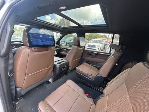 New 2026 Chevrolet Suburban High Country AWD/4WD image 15