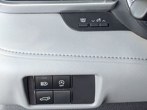 Used 2023 Toyota Highlander XLE AWD/4WD image 24