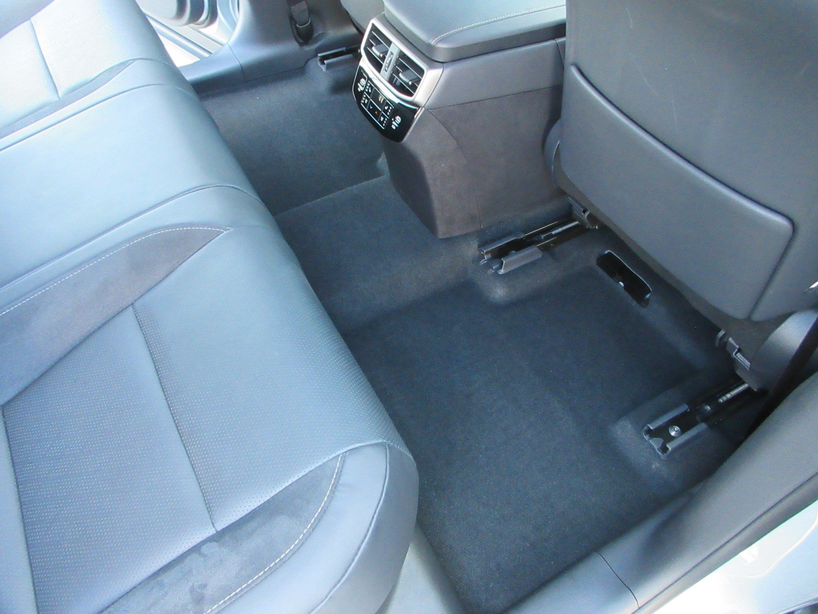 Used 2025 Lexus RX 350 w/ Convenience Package AWD/4WD image 21
