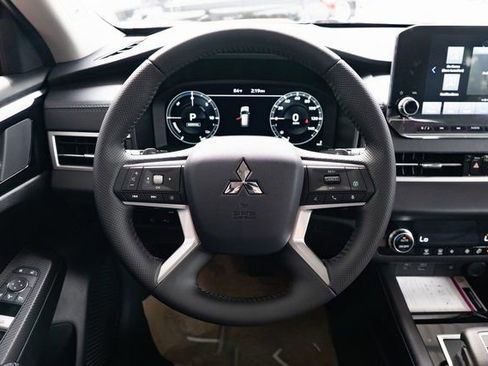 New 2025 Mitsubishi Outlander SE image 12