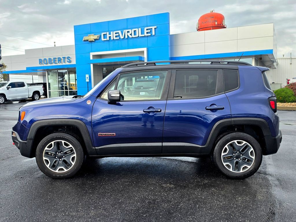 Used 2017 Jeep Renegade Trailhawk w/ Premium Trailhawk Package AWD/4WD image 3